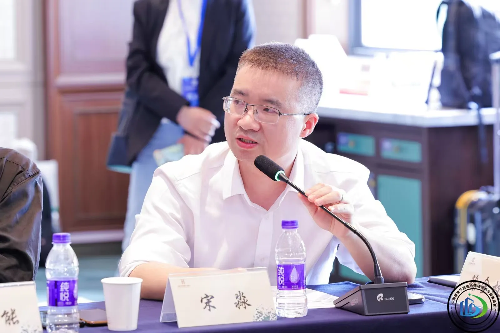 奥飞新材宋淼教授与张丁日博士亮相2025建筑低碳涂料产业发展大会,推动建筑行业绿色转型 4 WechatIMG12