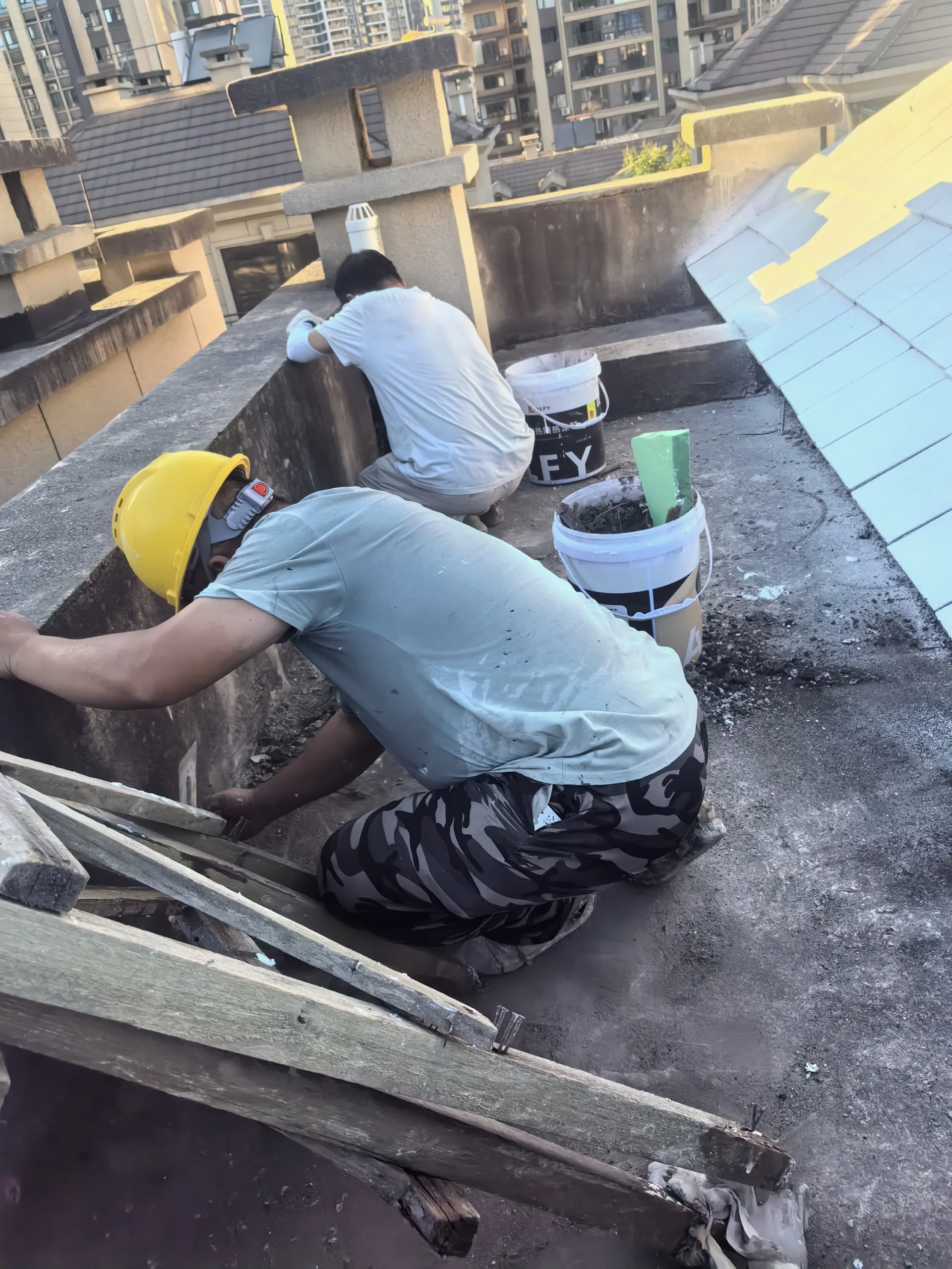 长沙山与墅屋顶隔热工程正式开工,奥飞气凝胶涂料助力打造耐热节能建筑 1 WechatIMG310 scaled