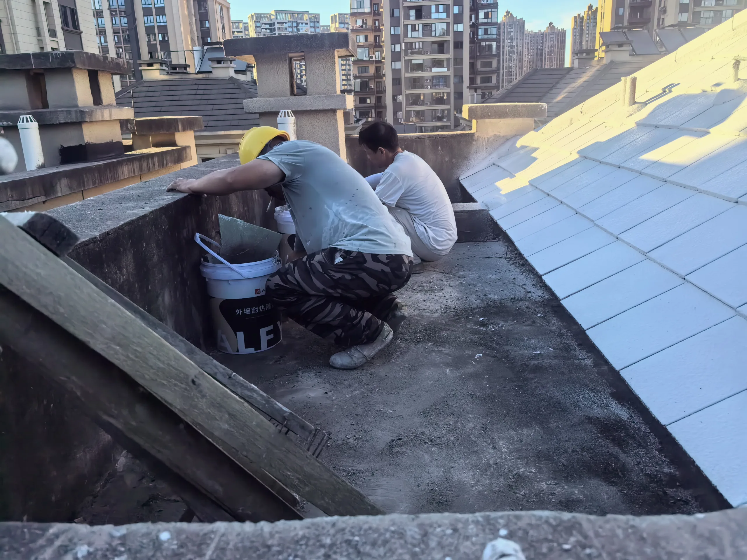 长沙山与墅屋顶隔热工程正式开工,奥飞气凝胶涂料助力打造耐热节能建筑 2 WechatIMG314 scaled