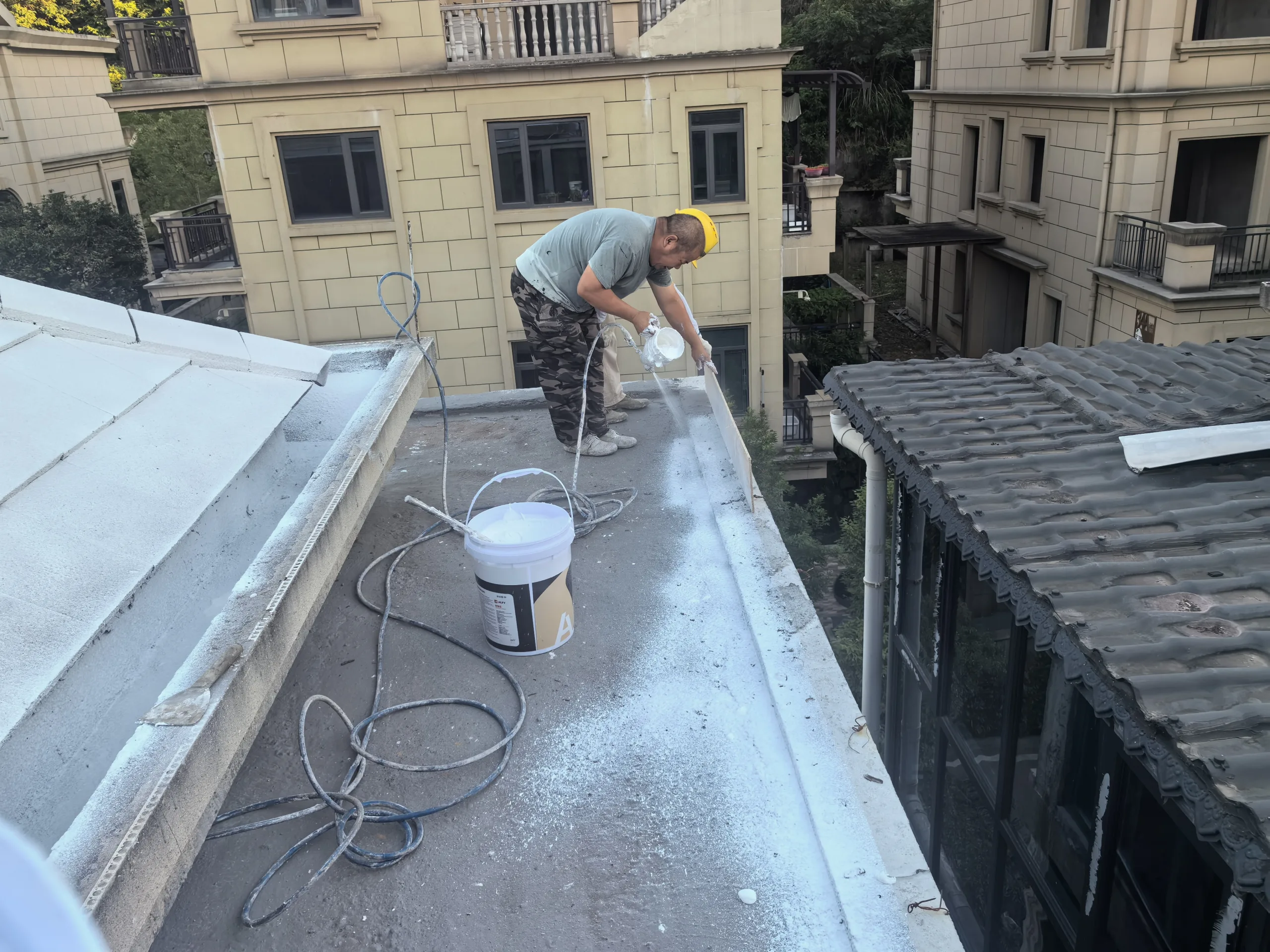 长沙山与墅屋顶隔热工程正式开工,奥飞气凝胶涂料助力打造耐热节能建筑 5 WechatIMG327 scaled